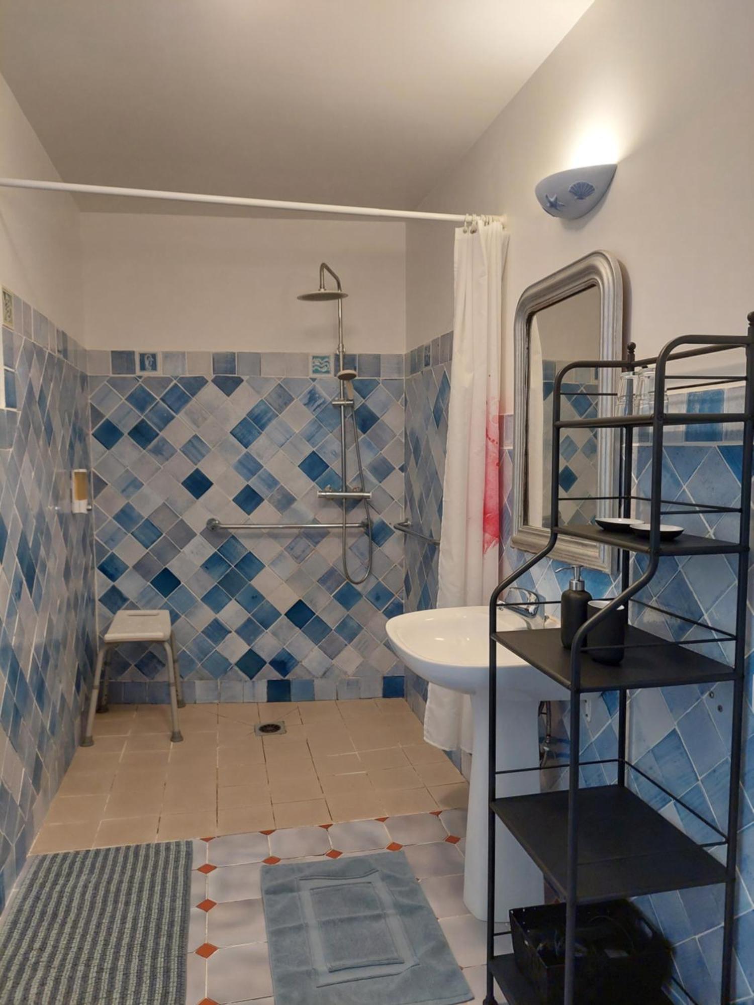 Bed and Breakfast Mas Des Cigognes Le Thor Exterior foto